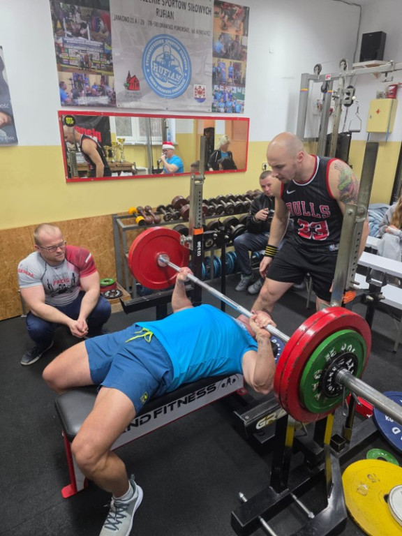 Mikołajkowe zmagania siłowe