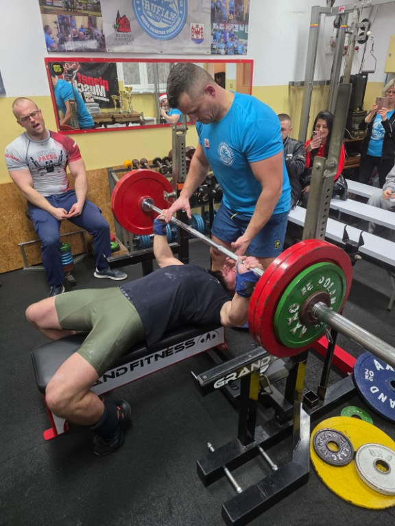 Mikołajkowe zmagania siłowe