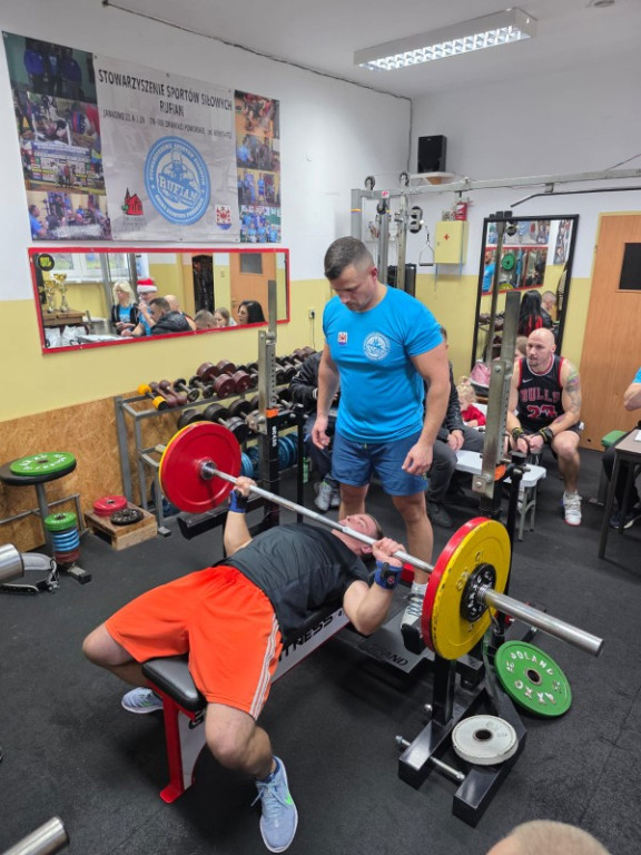 Mikołajkowe zmagania siłowe