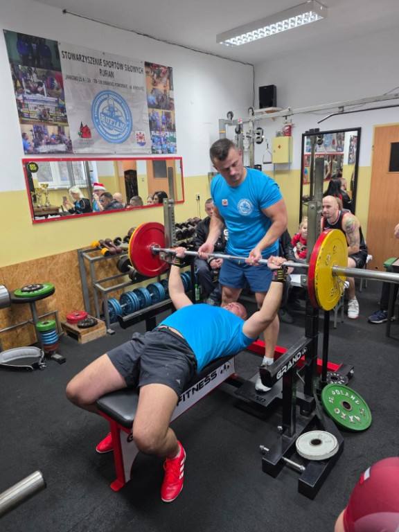 Mikołajkowe zmagania siłowe