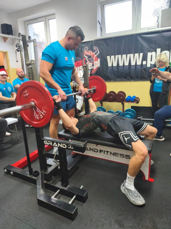 Mikołajkowe zmagania siłowe