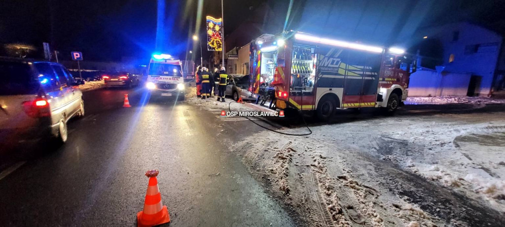 [DK 10] Tir wbił się w osobówkę