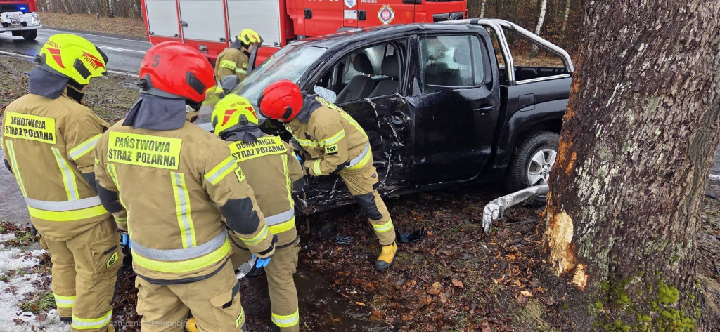 [DK 22] Pojazdem w drzewo