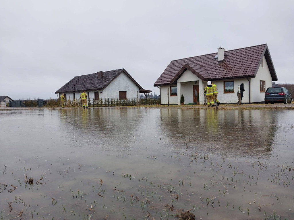 Zima, deszcz i podtopienia