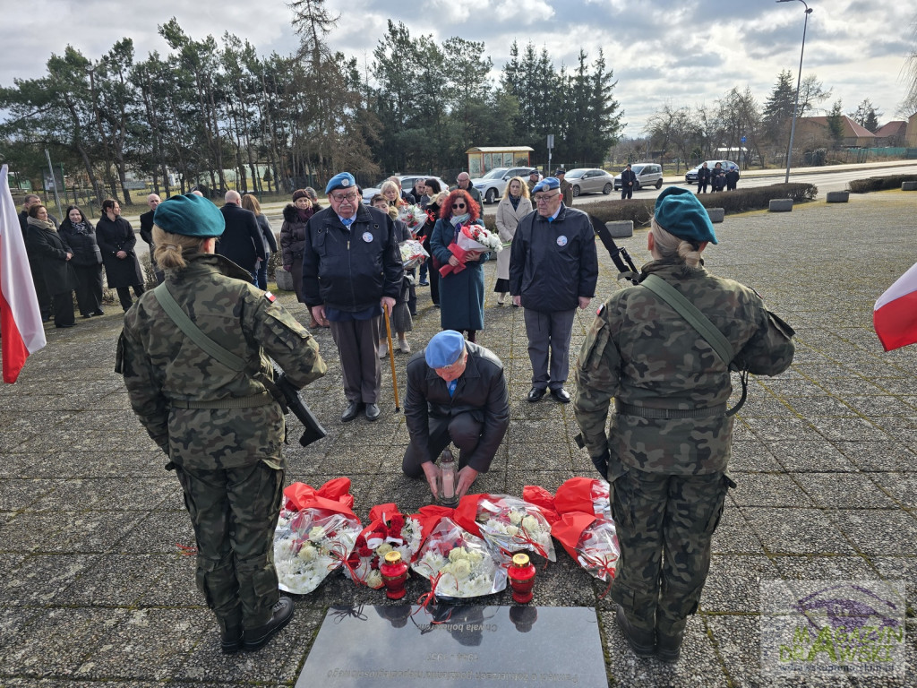 Pod tablicą WYKLĘTYCH