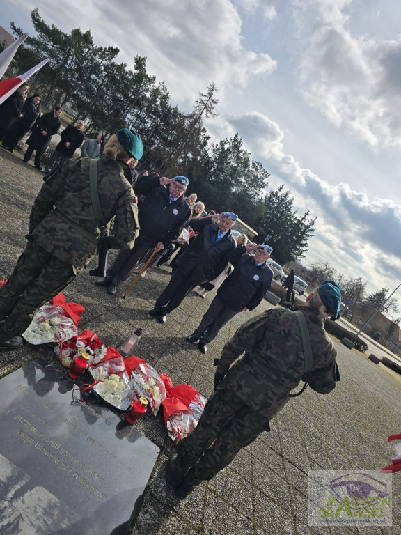 Pod tablicą WYKLĘTYCH