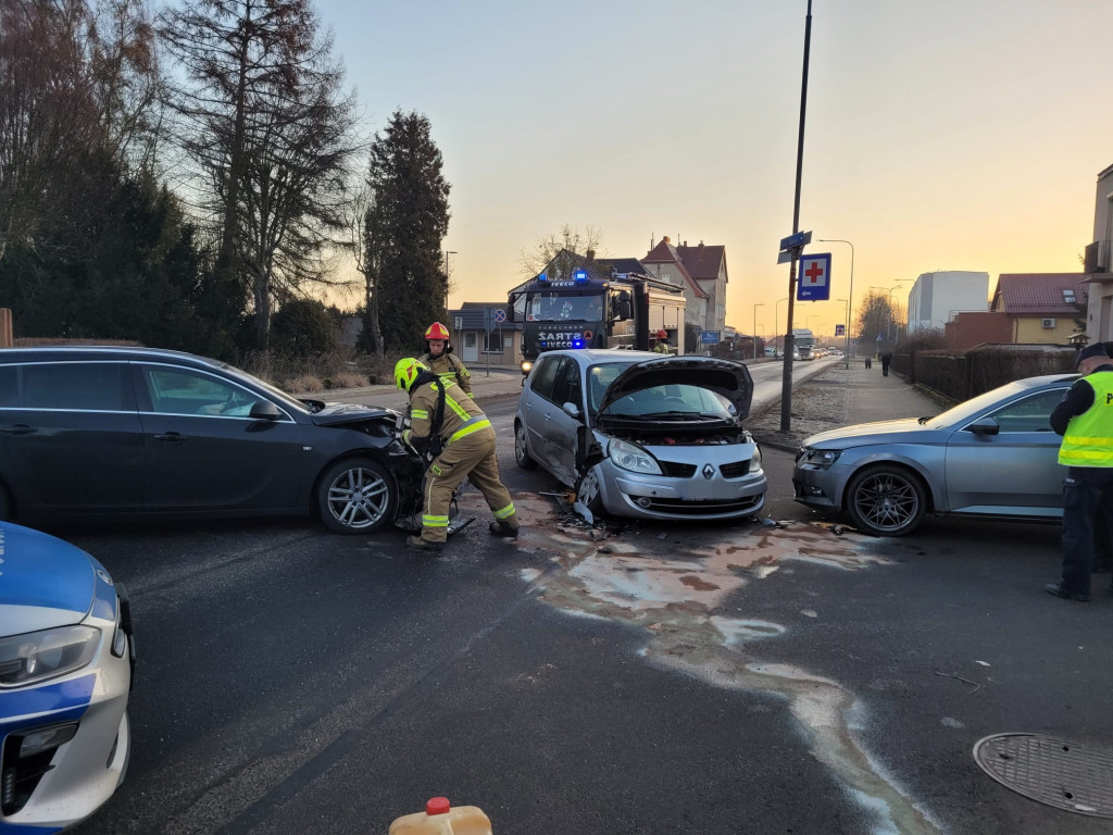 [DK 20] Zderzenie 3 pojazdów