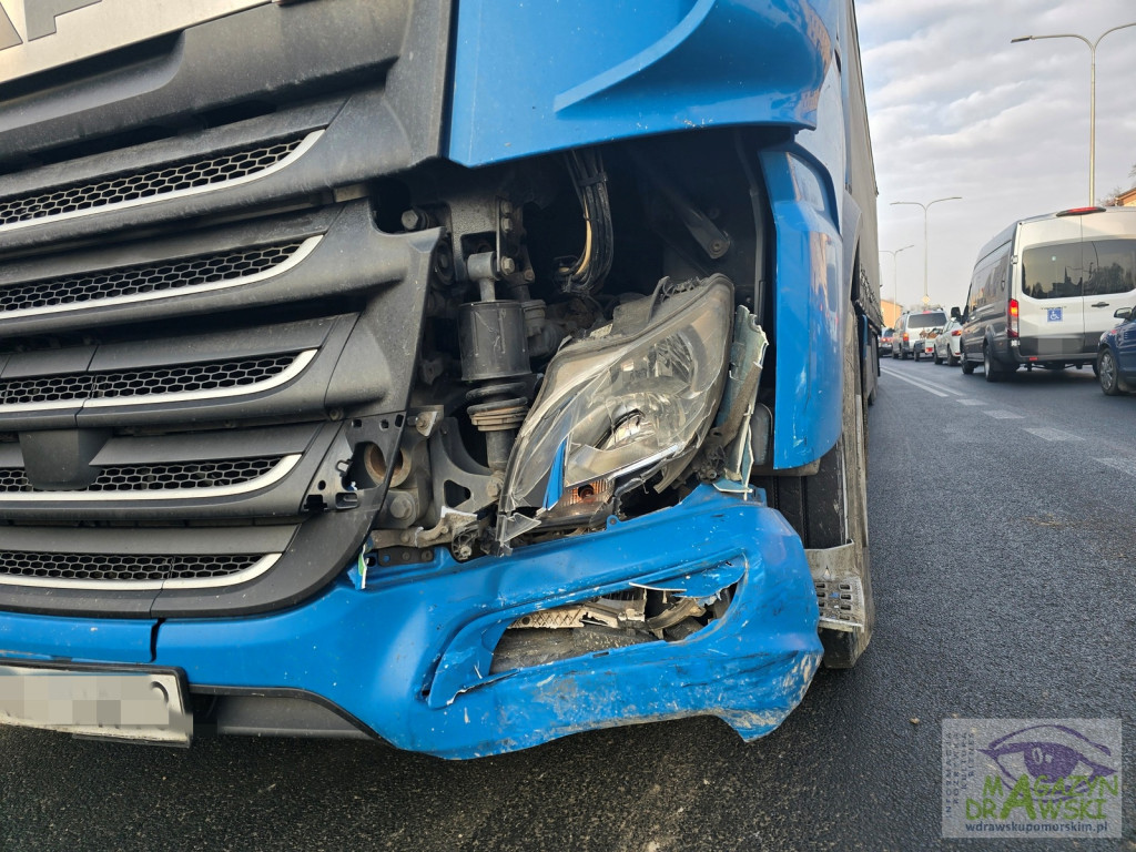 [DK 20] Osobówką w TIRa