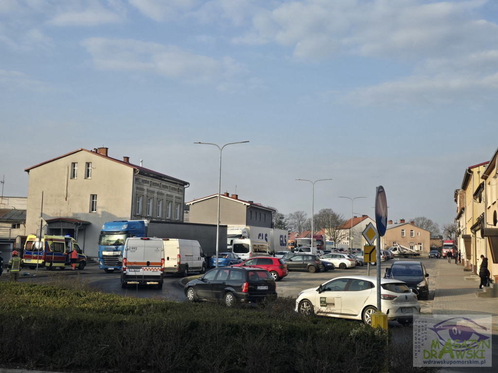 [DK 20] Osobówką w TIRa