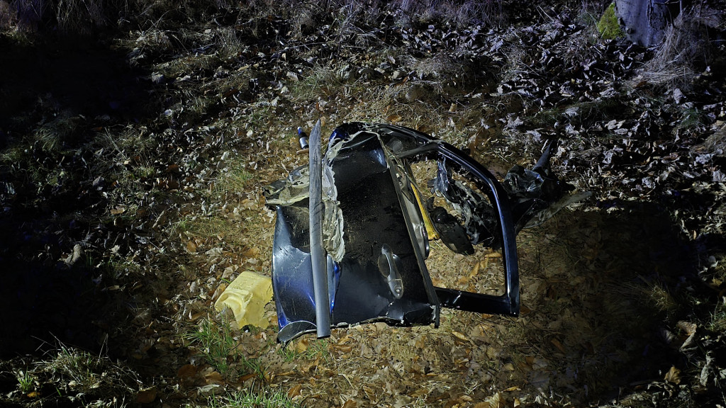 [DK 20] Czołowe zderzenie osobówek