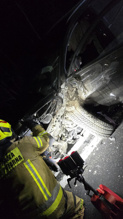 [DK 20] Czołowe zderzenie osobówek