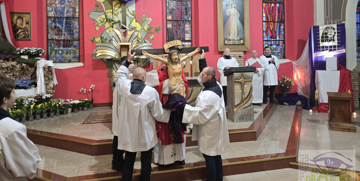 Wielki Piątek - Liturgia Męki Pańskiej