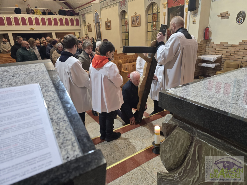 Wielki Piątek - Liturgia Męki Pańskiej