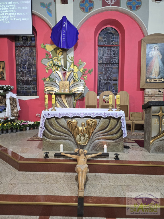 Wielki Piątek - Liturgia Męki Pańskiej