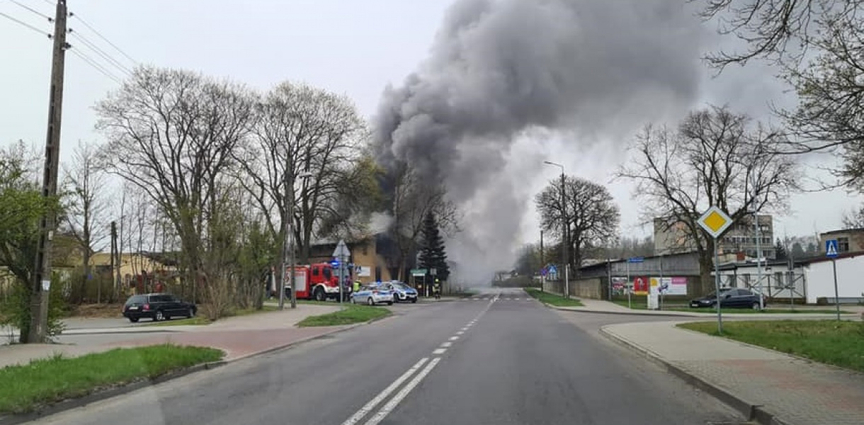 Łobez. Poważny pożar zabudowań biurowych 