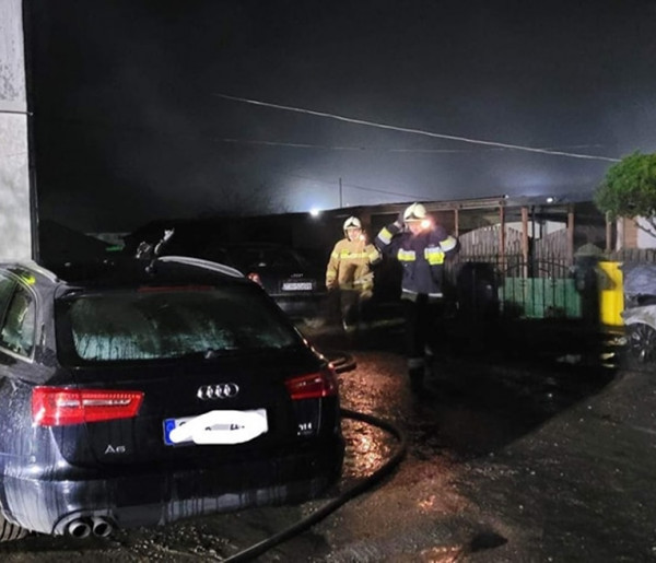 Trzy pojazdy osobowe spaliły się koło Czaplinka-5931
