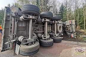 [DW 175] Wypadek ciężarówki z ładunkiem-2956