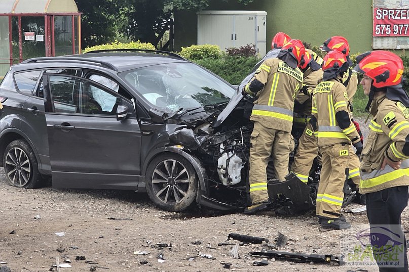 [DW 175] Bus uderzył w osobówkę pod Drawskiem Pomorskim