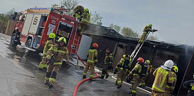 8 zastępów gasiło pożar w Rydzewie -10082