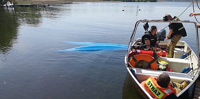 Cztery osoby wypadły z kajaka na jeziorze Lubie-10134
