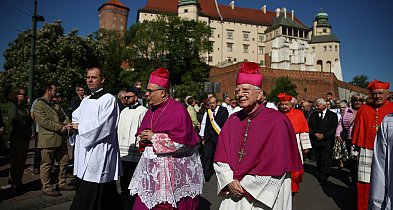 Nuncjusz: niech św. Stanisław wstawia się za Polską, Europą i całym światem-10238