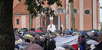 Tłumy wiernych na uroczystościach diecezji w Skrzatuszu-11860