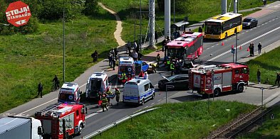 9 osób w szpitalu po zderzeniu osobówki z autobusem -15199