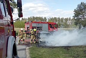 Palił się samochód i poszycie leśne - było zagrożenie dla lasu-15206