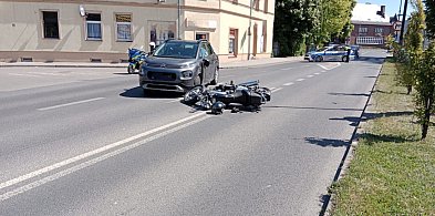 Pojazd osobowy zderzył się z motocyklistą. Jedna osoba poszkodowana -15263