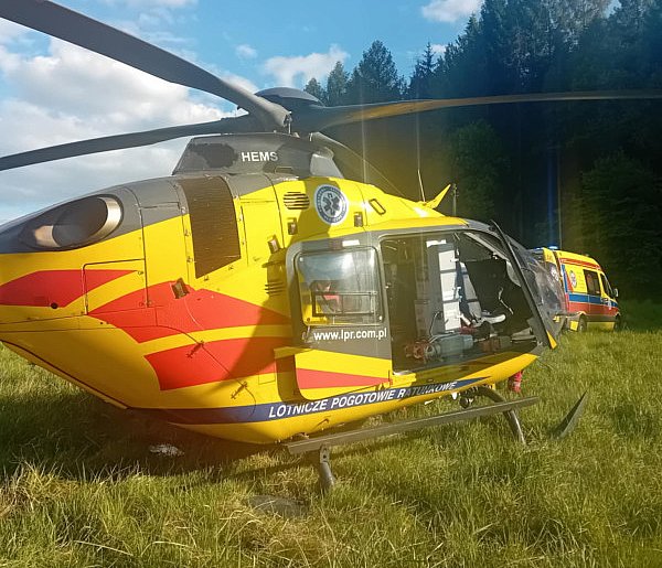 [DW 163] Motocyklista wypadł z drogi - został zabrany przez LPR do szpitala-15264
