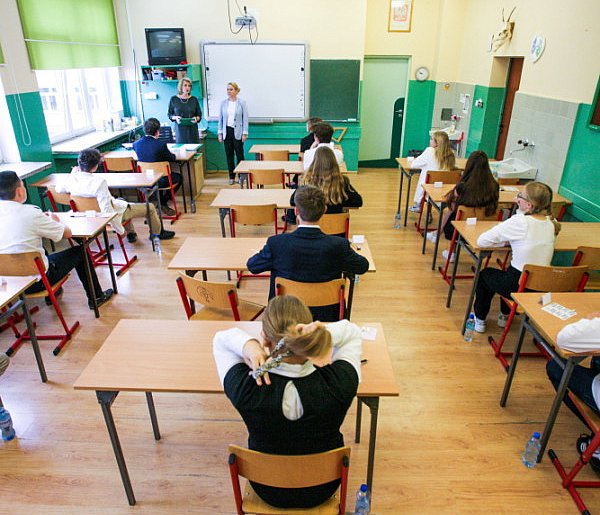 We wtorek rano ósmoklasiści piszą egzamin z j. polskiego-15279