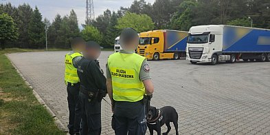 Policjanci z Wałcza udaremnili przemyt 109 kg kokainy-15606
