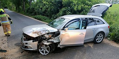 Audi rozbiło się o drzewo -15709