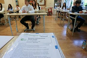 CKE: ósmoklasiści zdobyli na egzaminie średnio 64 proc. punktów z j. polskiego i 5-15880