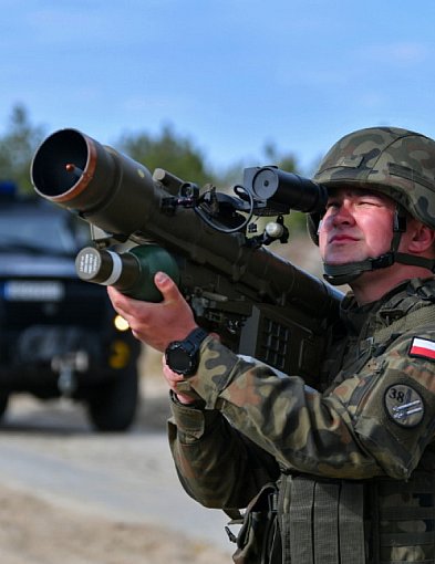 „Rzeczpospolita”: Polacy tracą wiarę w armię-16021