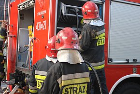 4 osoby trafiły do szpitala po pożarze mieszkania-16292