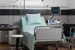 Lek wycofany z powodu zanieczyszczeń. W środku znaleziono fragmenty szkła-17071