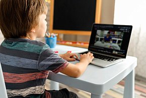 Popularni influencerzy mogą mieć kłopoty. Treści dla dzieci budzą kontrowersje-17260