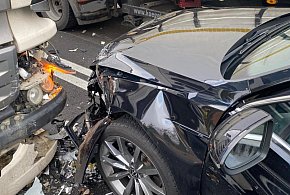 [DK 10] Osobówka kontra dwa pojazdy ciężarowe-17505