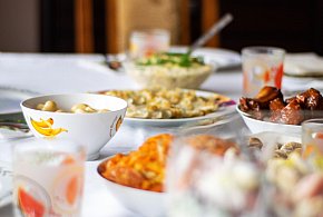 Polacy znów sięgną głębiej do kieszeni. Tyle wydają na świąteczne jedzenie-17666