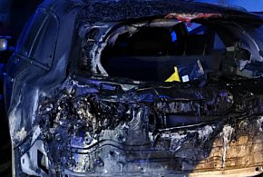 Spalił się ciągnik rolniczy i osobówka-17800