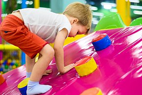 Zostawiasz dziecko w sali zabaw? Urząd wykrył poważne uchybienia-18077