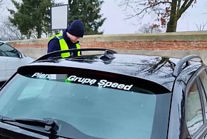 Wulgarny napis na szybie - policja nie miała litości