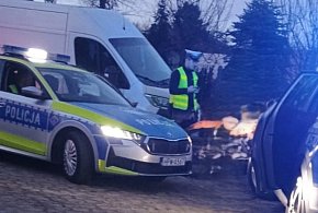 Policyjny pościg za 15 - latkiem zakończony zderzeniem z radiowozem