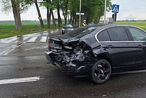 Deszcz problemem dla kierowców w regionie. Kolizje, dachowania i zdarzenia drogowe
