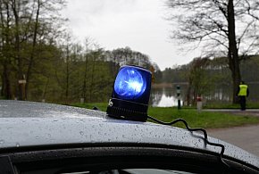 Czterech młodych napadli i grozili zabiciem 54 letniemu mężczyźnie