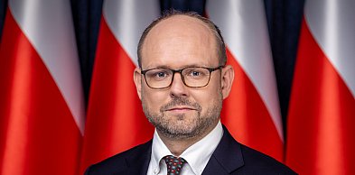 Przydacz o SAFE: Prezydent Nawrocki zastanawia się, czy warunki w nim zawarte są d