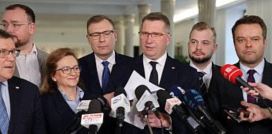 Czarnek o obniżce cen paliw: działania spóźnione o trzy tygodnie, przepisane z pro