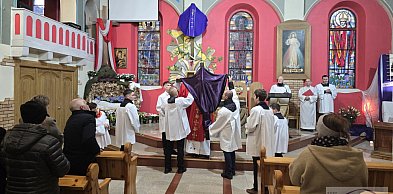 Abp Galbas w Wielki Piątek: świat jest w ręku Boga, a nie przypadku