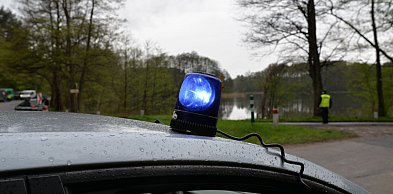 Czterech młodych napadli i grozili zabiciem 54 letniemu mężczyźnie